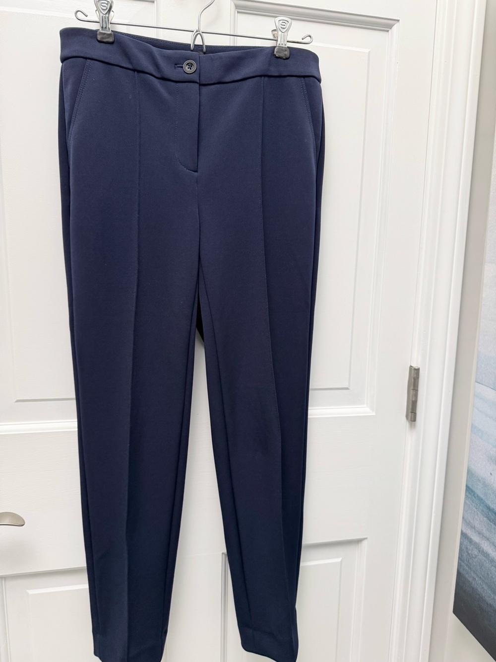 White House Black Market WHBM The Slim Crop pants in Navy Blue, size 2 NWOT
